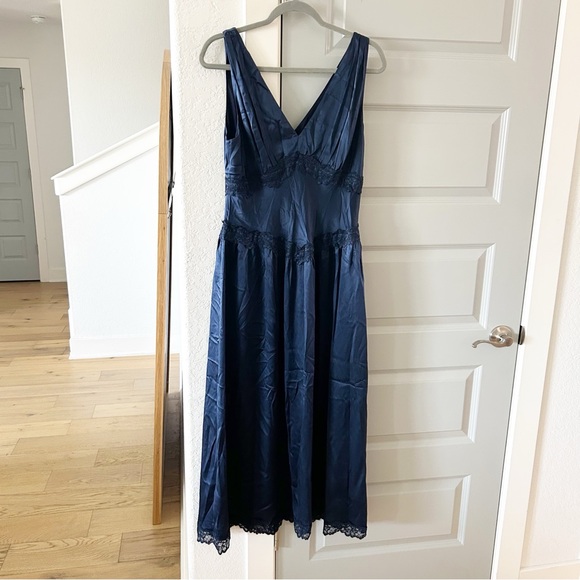 Reformation Stasia Dress in Navy, NWT size 10! - Picture 4 of 7